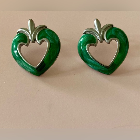 Green Swirled Enamel Silver-tone Heart Shaped Earrings - Picture 2 of 5